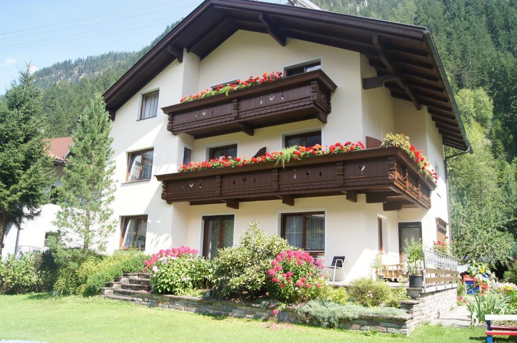 Haus Josef Bed & Breakfast Mayrhofen Bagian luar foto