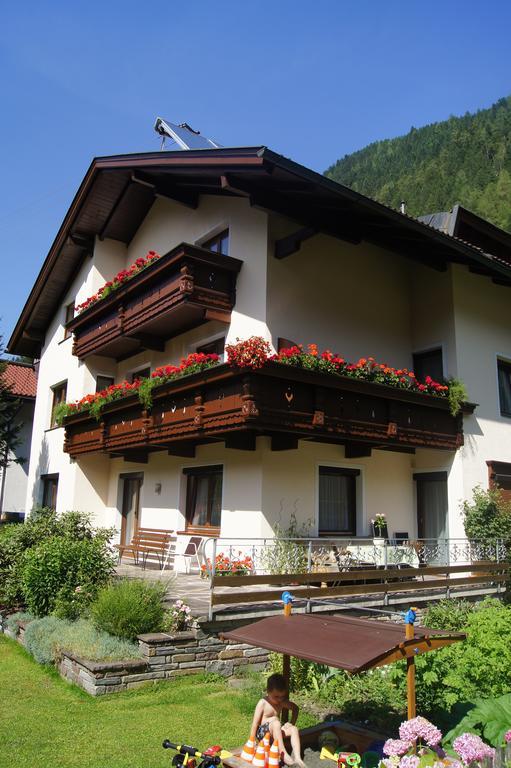 Haus Josef Bed & Breakfast Mayrhofen Bagian luar foto